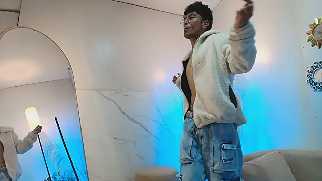 SexyAndresito22 online show from November 12, 2025, 6:58 am