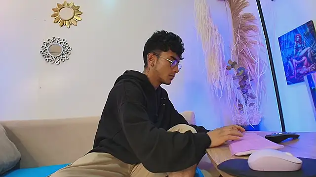 SexyAndresito22 online show from November 14, 2025, 5:50 am