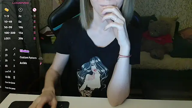  Alisa Allison  online show from October 28, 2025, 2:31 pm