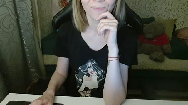  Alisa Allison  online show from October 31, 2025, 2:40 pm