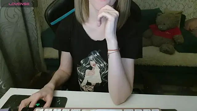  Alisa Allison  online show from November 16, 2025, 3:06 pm