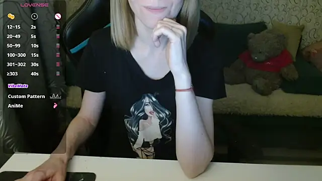  Alisa Allison  online show from November 17, 2025, 3:07 pm