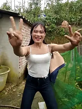 Snapshot of doggy-00 chatting on February 22, 2026, 8:24 am doggy-00 online show from February 22, 2026, 8:24 am