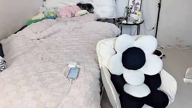 UOUOTT online show from November 10, 2025, 5:06 am