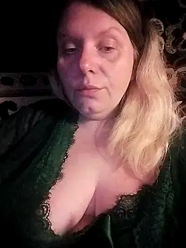 Lana-murr online show from April 5, 2026, 7:44 pm