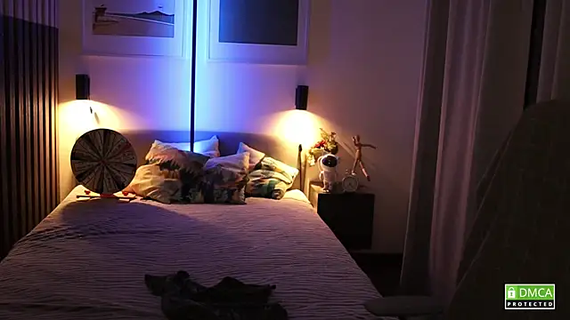 girl u never met online show from November 8, 2025, 6:51 pm