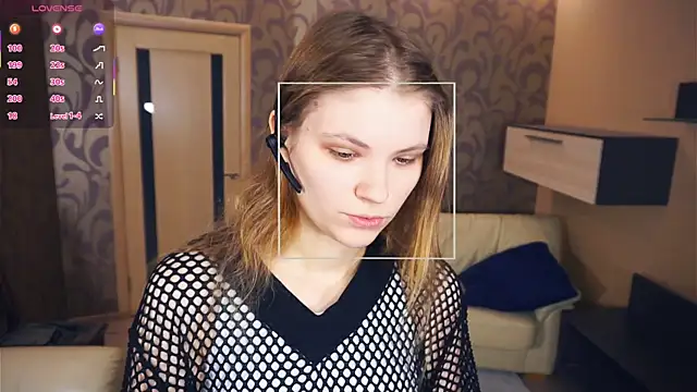 YoshieGradney online show from November 17, 2025, 5:57 am