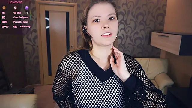 YoshieGradney online show from November 20, 2025, 4:45 am