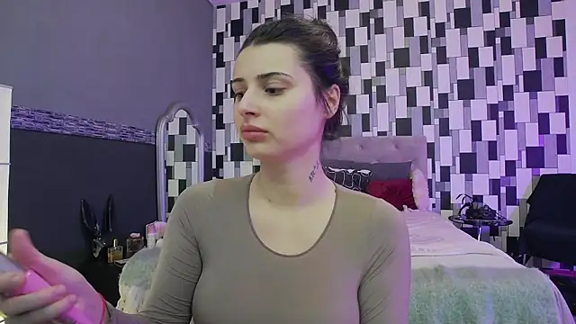 venusinylons online show from November 9, 2025, 10:24 am