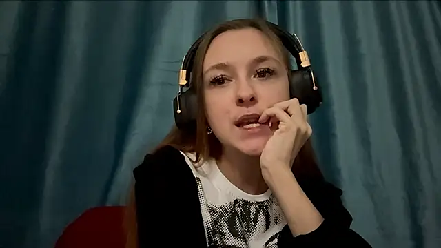 HOTBellakle online show from November 9, 2025, 3:10 pm