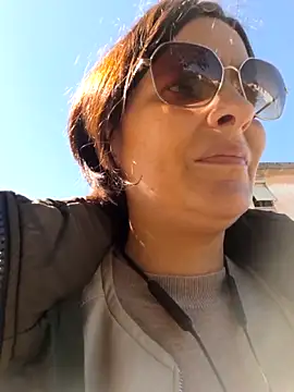 Piediniecollant online show from April 7, 2026, 10:15 am