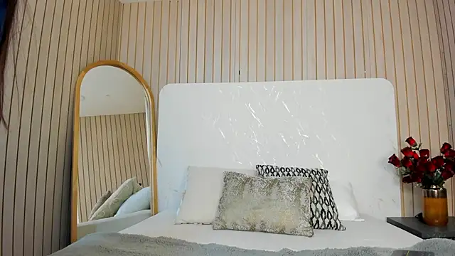 AmberrMoore  online show from December 18, 2025, 1:28 pm