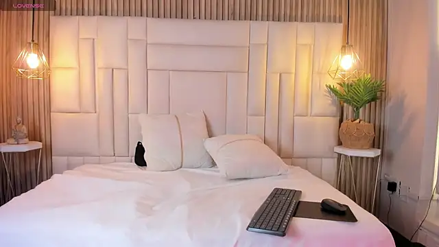 VenuzSofia online show from March 14, 2026, 10:37 pm