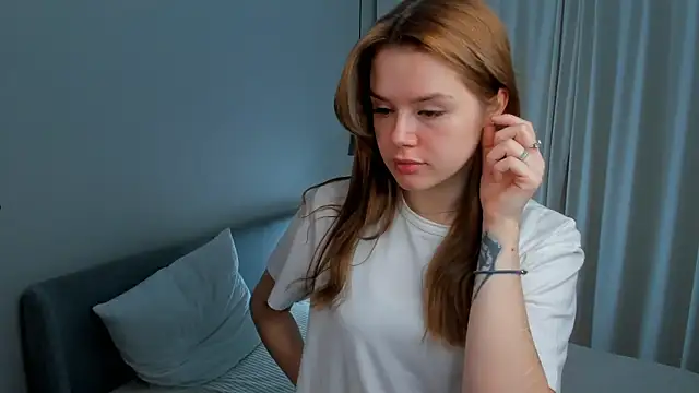 Snapshot of JulienneHauptman chatting on November 17, 2025, 1:11 am JulienneHauptman online show from November 17, 2025, 1:11 am