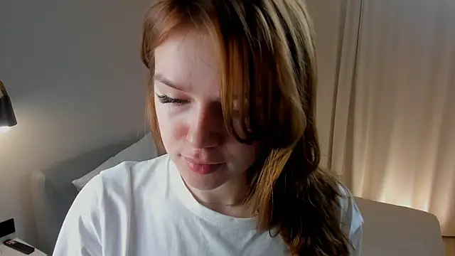 Snapshot of JulienneHauptman chatting on November 18, 2025, 1:11 am JulienneHauptman online show from November 18, 2025, 1:11 am