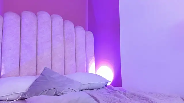 mia jagger online show from February 12, 2026, 8:26 pm