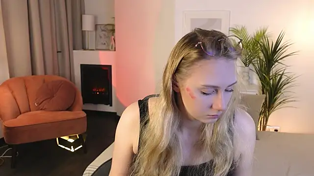 Liana Ln online show from November 12, 2025, 3:07 am