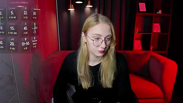 Liana Ln online show from December 20, 2025, 2:13 pm