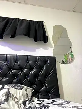 Snapshot of zui_luu chatting on November 13, 2025, 4:17 pm zui luu online show from November 13, 2025, 4:17 pm