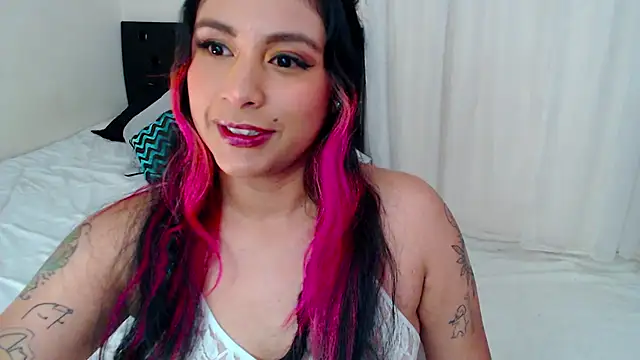 Snapshot of LikedPants01 chatting on November 25, 2025, 2:28 pm LikedPants01 online show from November 25, 2025, 2:28 pm