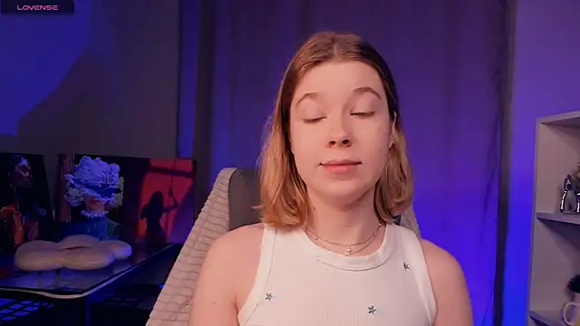 NicoletteTegeler online show from November 7, 2025, 9:31 am