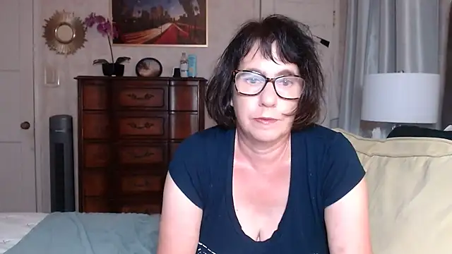 BigbustedBrenda online show from November 4, 2025, 5:01 pm