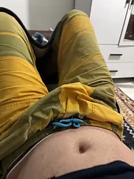 Snapshot of Hernann19 chatting on December 19, 2025, 8:38 pm Hernann19 online show from December 19, 2025, 8:38 pm