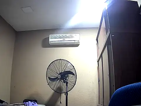 Snapshot of calitox1995 chatting on October 31, 2025, 10:44 pm calitox1995 online show from October 31, 2025, 10:44 pm