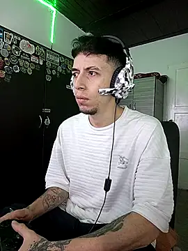 Aron Jones  online show from October 29, 2025, 9:27 pm