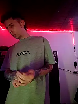 Aron Jones  online show from November 9, 2025, 4:22 am