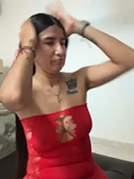 scarlethsb33 online show from April 12, 2026, 10:42 am