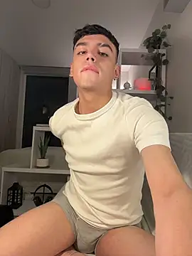 Snapshot of aronnhidden chatting on July 21, 2026, 5:43 am aronnhidden online show from July 21, 2026, 5:43 am