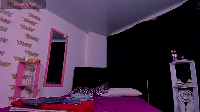 Snapshot of selenesaenz chatting on November 6, 2025, 5:41 am selenesaenz online show from November 6, 2025, 5:41 am