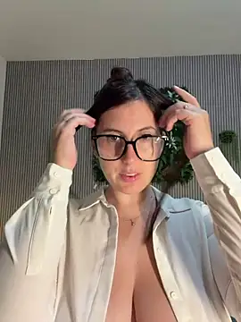 MysteryGirl   online show from May 21, 2026, 7:26 am