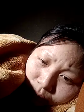 yoyo-mi online show from November 7, 2025, 2:11 am