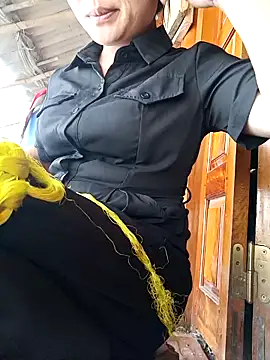 yoyo-mi online show from April 13, 2026, 3:23 am