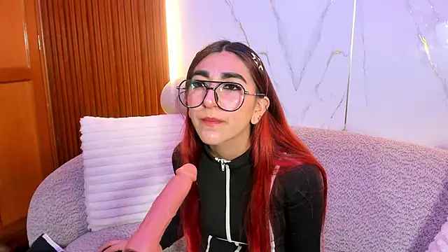 venusevanss online show from November 10, 2025, 11:42 am