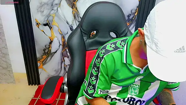 The latin boy online show from December 23, 2025, 2:53 am