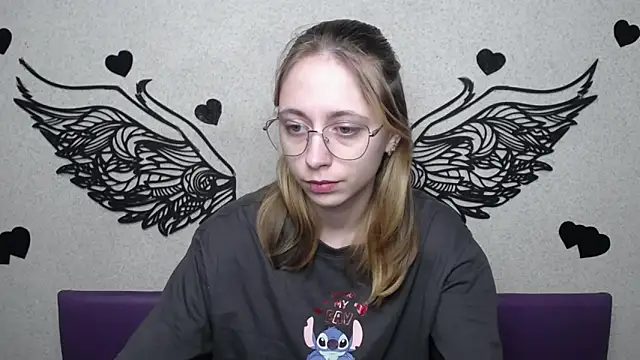 TracyLll online show from March 7, 2026, 5:59 am