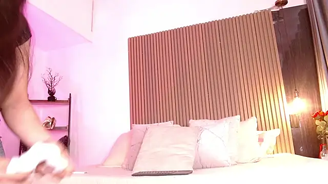 Skay bluee online show from November 5, 2025, 12:27 pm