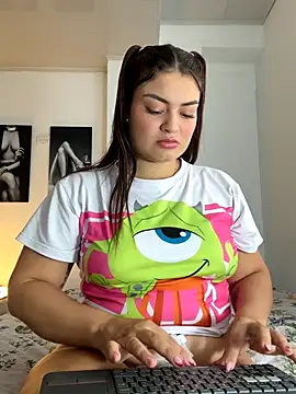 Itskari  online show from November 12, 2025, 5:35 pm