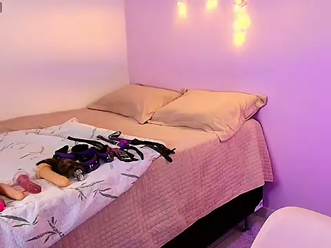 Aprilsweet2005 online show from December 15, 2025, 1:59 pm