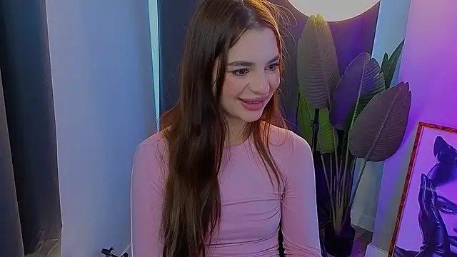 LauraHansil online show from April 6, 2026, 4:46 am