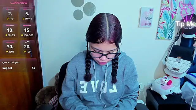 Emma boo online show from December 4, 2025, 7:33 pm