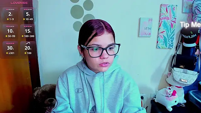 Emma boo online show from December 15, 2025, 7:29 pm