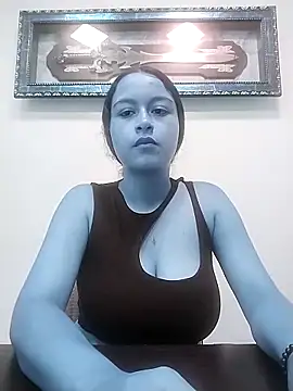 Snapshot of gygyfox chatting on November 18, 2025, 7:29 pm gygyfox online show from November 18, 2025, 7:29 pm