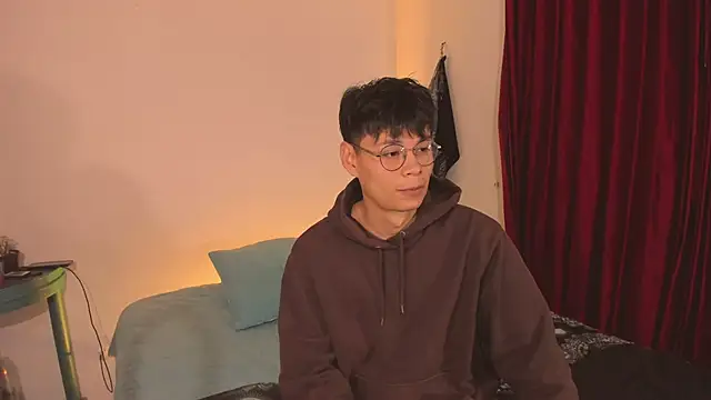 estmonnn online show from November 6, 2025, 11:59 pm