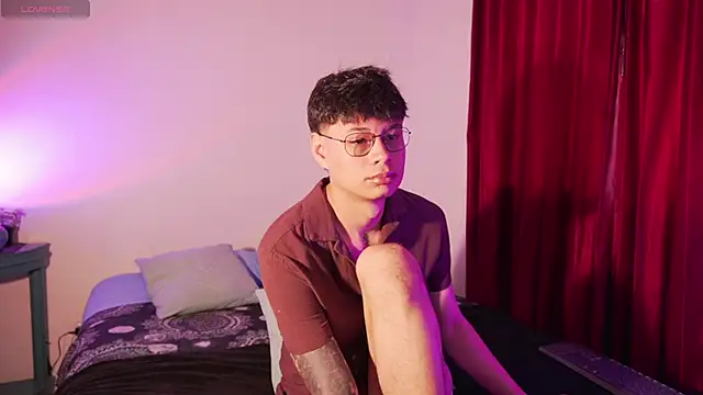 estmonnn online show from April 13, 2026, 10:37 pm