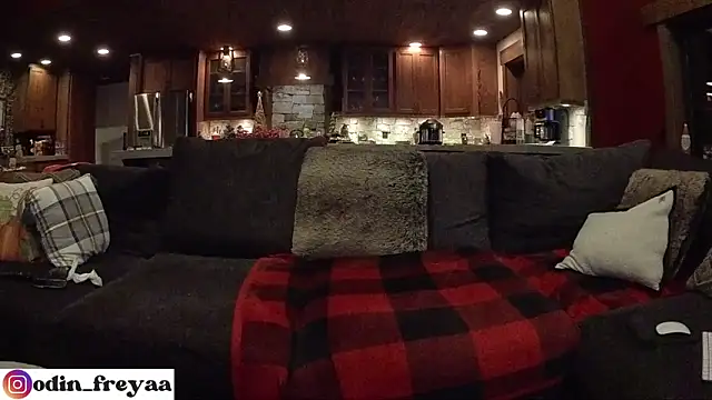 Snapshot of Odin_Freya chatting on November 29, 2025, 2:25 am Odin Freya online show from November 29, 2025, 2:25 am