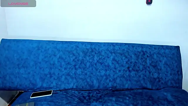 Isa-Giraldo online show from April 13, 2026, 2:00 pm